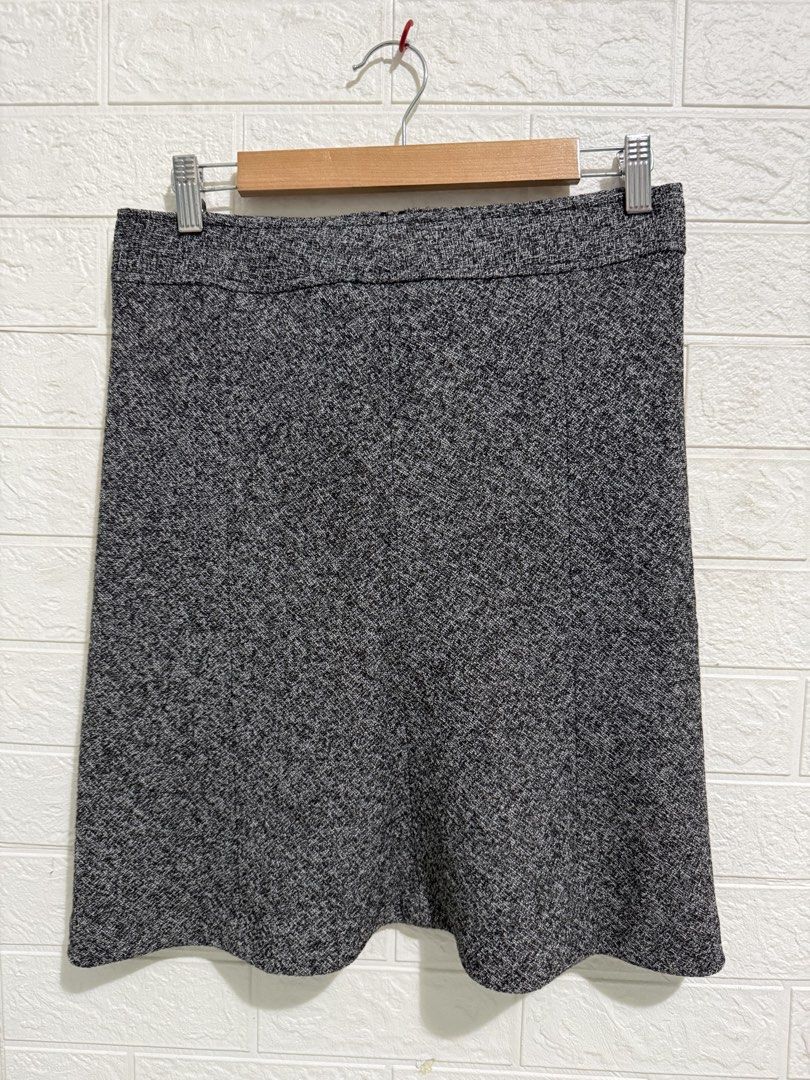 Essenxa Tweed Skirt Size 28 (Category: Skirts) located in Mandaluyong City. Submitted by ecowarriorph (Listing ID 1430188572, Image 1). Description: Size: 28 In very good condition. No flaws. Color: Combination of Black white & gray RFS: Decluttering .