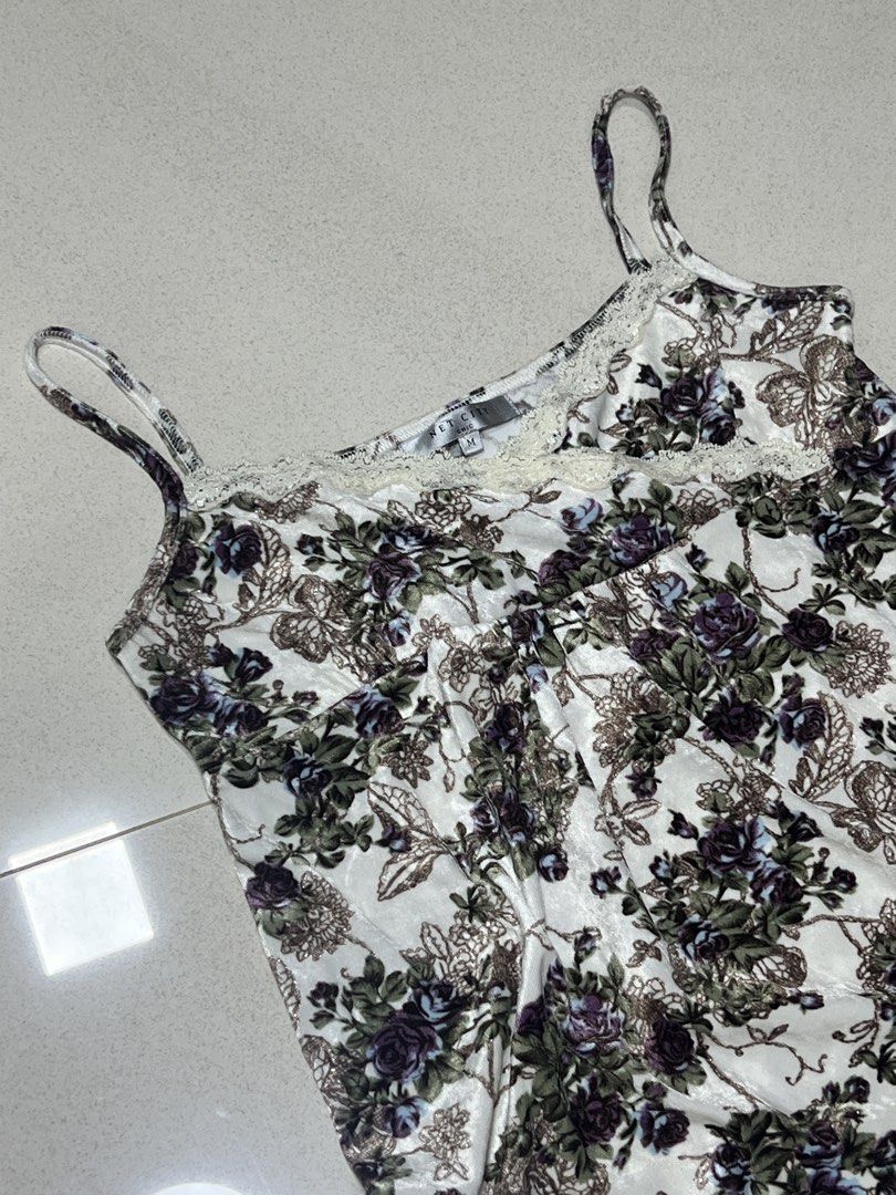 Floral Camisole with Lace Trim (Category: Sleeveless) located in Quezon City. Submitted by ninny.ph (Listing ID 1430156331, Image 2). Description: 🧷can fit xs-s 🧷RFS: not my style 🧷no when worn pic 🫶 Details of each items can be seen on each photos. DM me if you have any inquiries and if you want more photos of the item/s ! TERMS AND CONDITION ‼️ Payment first before checkout; Send proof of payment * NO RETURN, NO EXCHANGE POLICY * NO CANCELL