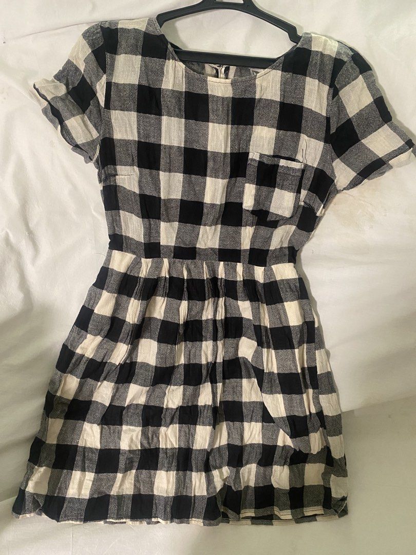 Forever 21 Checkered Dress - Size S (Category: Dresses) located in Makati City. Submitted by s_mimi (Listing ID 1430051657, Image 1). Description: .