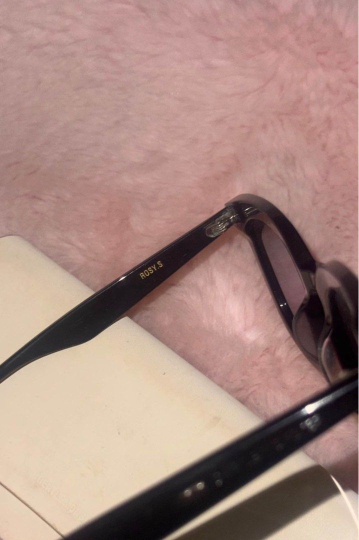 Gentle Monster Rosy S. Sunglasses (Category: Sunglasses & Eyewear) located in Quezon City. Submitted by nikimrls (Listing ID 1430201557, Image 2). Description: Bought in Korea but lost the receipt With hard case but a little dirty Price is slightly negotiable. MU: Around Taft/DLSU, can ship via grab RFS: too big for my face.