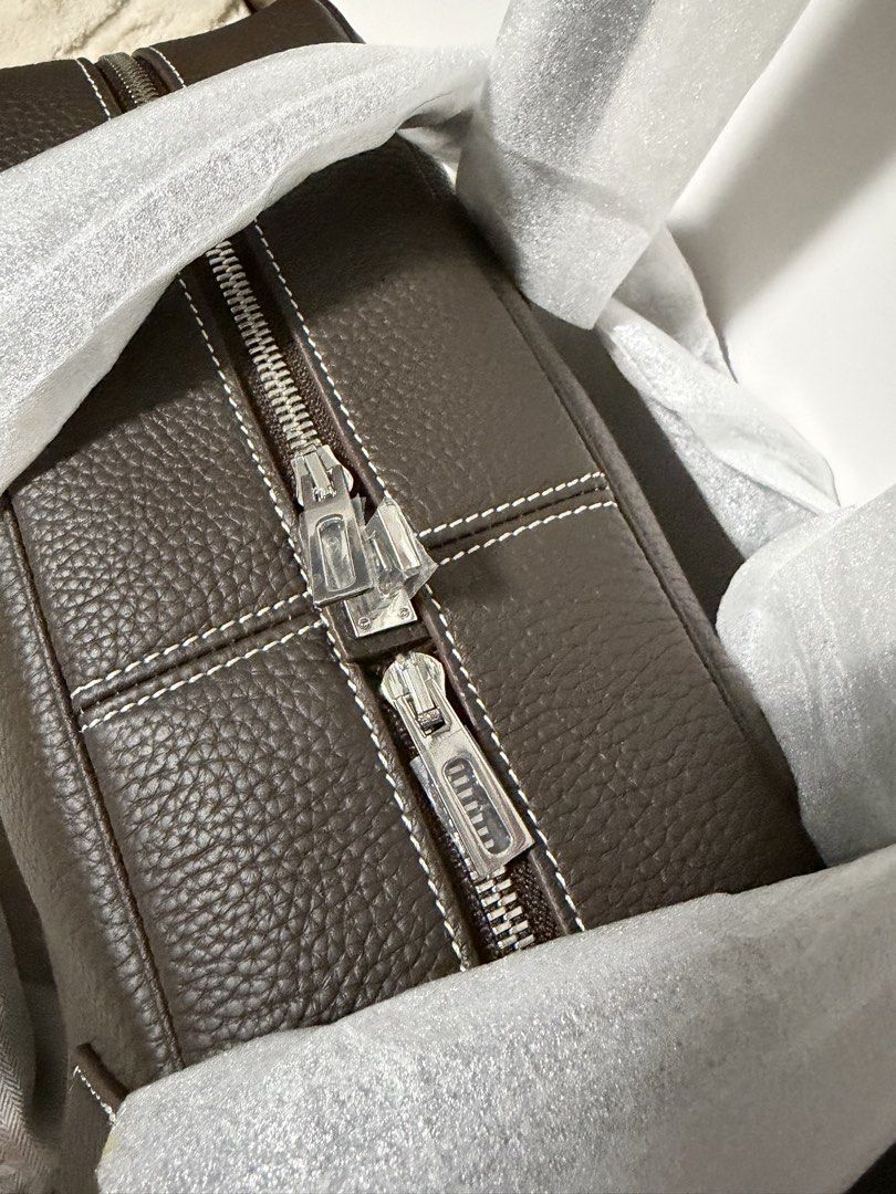 Genuine Leather Victoria Bag (Category: Shoulder Bags) located in Paranaque City. Submitted by mcra_ (Listing ID 1430041094, Image 2). Description: Brand New Victoria Bag Like Alex G’s bag in Three-ning Vlog Genuine Leather Big Bag Spacious RFS Decluttering Bought too many bags.
