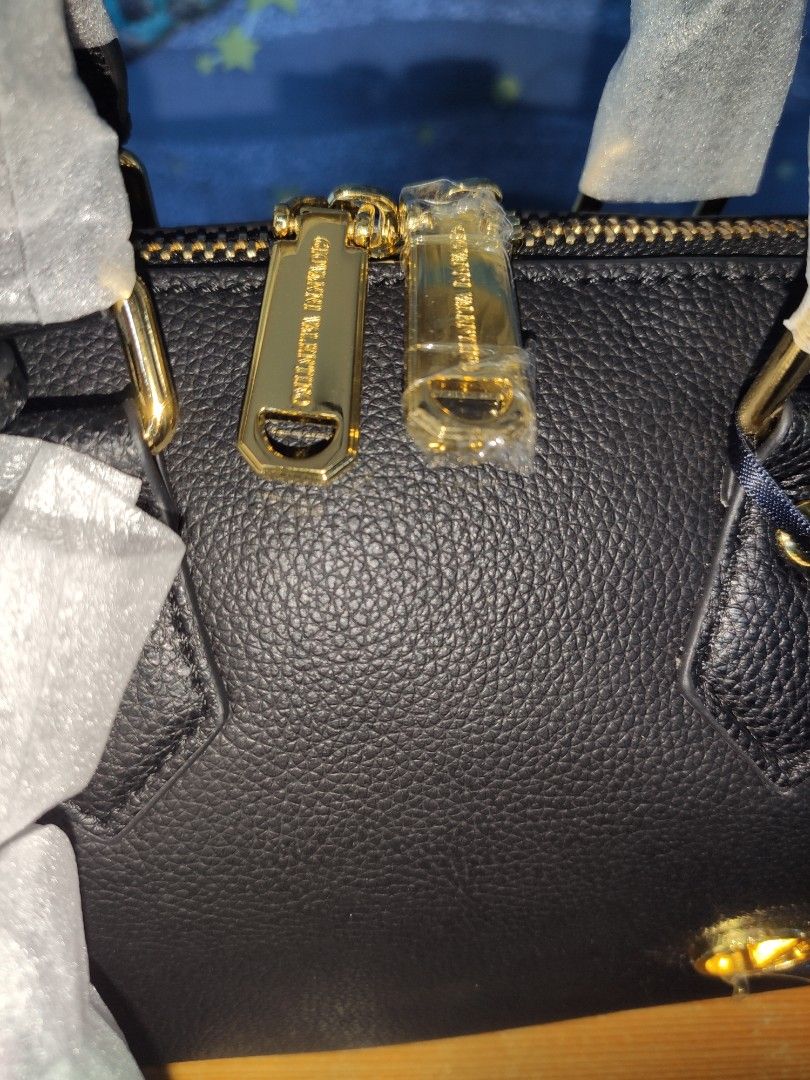 Giovanni Valentino Black Handbag (Category: Luxury Bags & Wallets) located in Rizal. Submitted by baltiq (Listing ID 1430113763, Image 2). Description: Giovanni Valentino ✔️mini doctors style bag ✔️black top handle, detachable shoulder strap ✔️ with bag charm with a key holder ✔️all gold hardwares brand engraved ✔️7.25 inL, 5.25 in.Ht., a4.25 in.W 📌imported HK brand, BNWT 💰MOP: GCash.