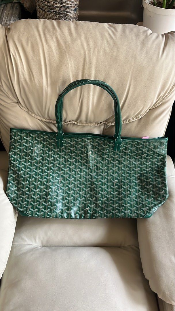 Goyard Green Tote Bag (Category: Luxury Bags & Wallets) located in Quezon City. Submitted by redraegrene (Listing ID 1430105457, Image 1). Description: .