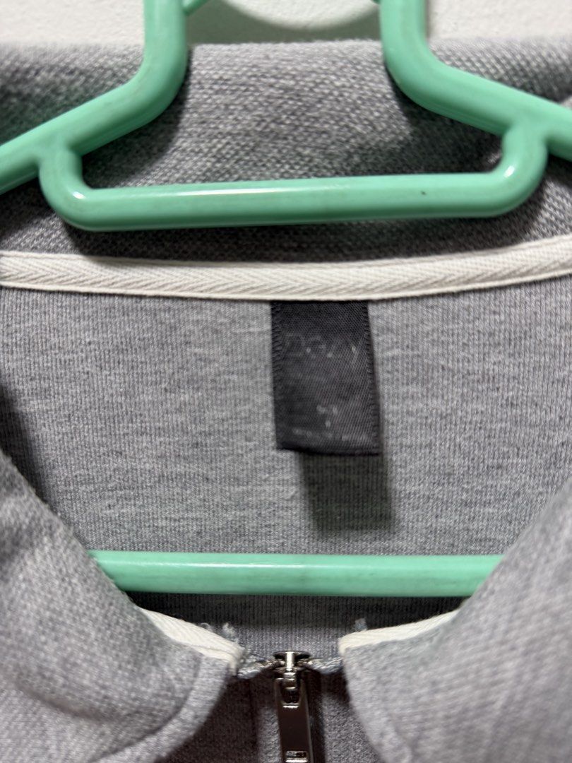Gray Quarter-Zip Sweatshirt (Category: Coats, Jackets and Outerwear) located in Quezon City. Submitted by bryce.ramirez (Listing ID 1430063751, Image 2). Description: Quarter-Zip Sweater Fits Large Length: 28 Width: 22.5 .
