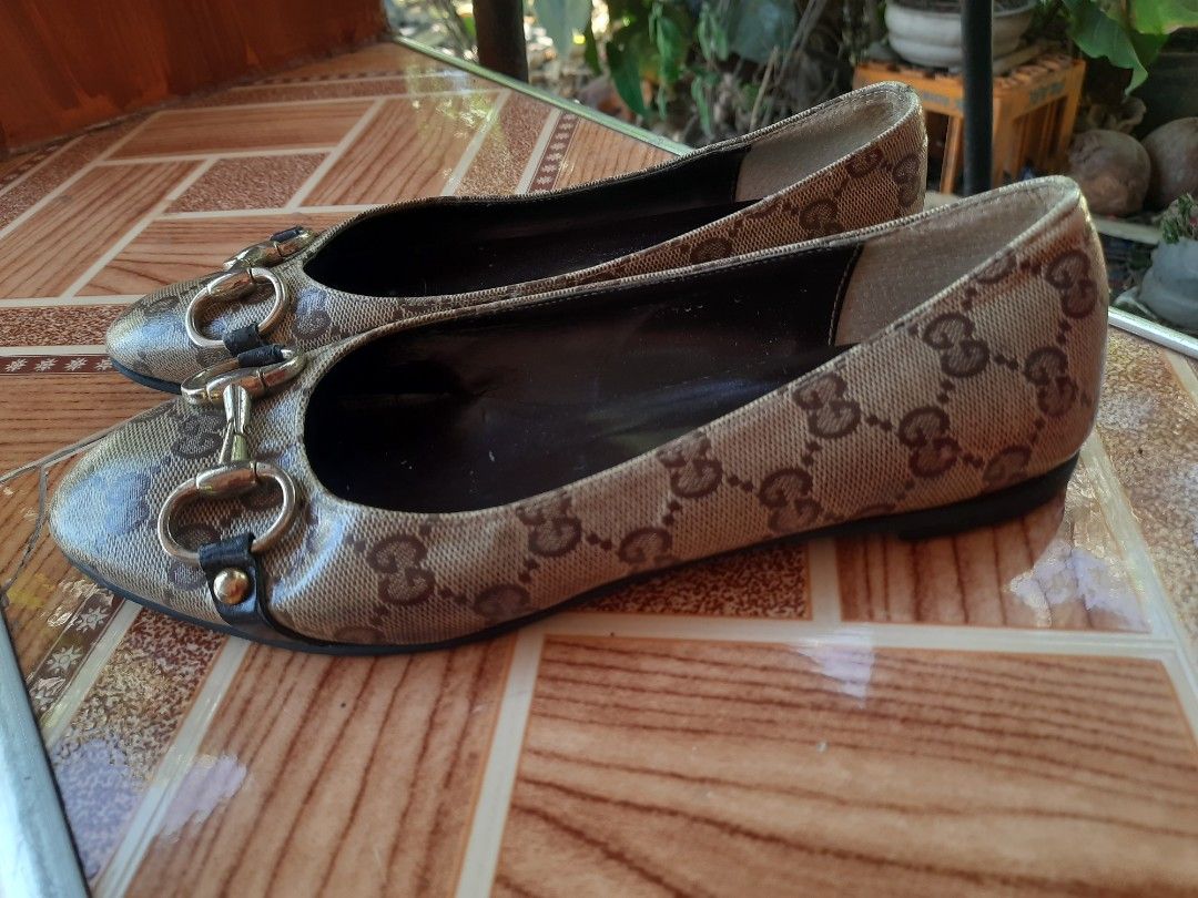 GUCCI SHOES (Category: Sneakers & Footwear) located in General Santos City (Dadiangas). Submitted by ainna_bags19910622.680 (Listing ID 1430045814, Image 3). Description: GG SHOES PVC LEATHER PO ATA SIGN OF USED PA EXPIRE NA LEATHER SA SA LOOB AT LEATHER PART SA LABAS.