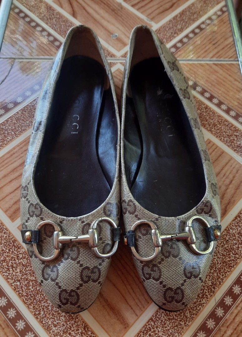 GUCCI SHOES (Category: Sneakers & Footwear) located in General Santos City (Dadiangas). Submitted by ainna_bags19910622.680 (Listing ID 1430045814, Image 1). Description: GG SHOES PVC LEATHER PO ATA SIGN OF USED PA EXPIRE NA LEATHER SA SA LOOB AT LEATHER PART SA LABAS.