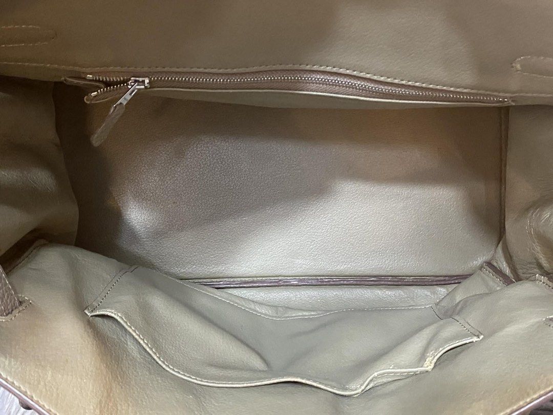 Hermes❤️ (Category: Luxury Bags & Wallets) located in Davao. Submitted by joe_rach1 (Listing ID 1430079864, Image 3). Description: Genuine leather Togo Japan surplus Riri zipper 30cm.