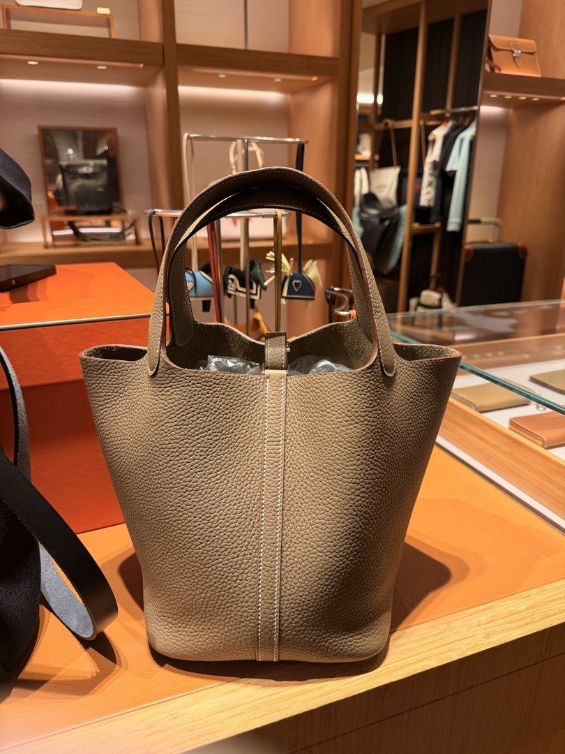 Hermes Picotin 22 (Category: Luxury Bags & Wallets) located in Taguig. Submitted by sourcedbym (Listing ID 1430077829, Image 1). Description: Etoupe Available for pre order Arrives April 07 :).
