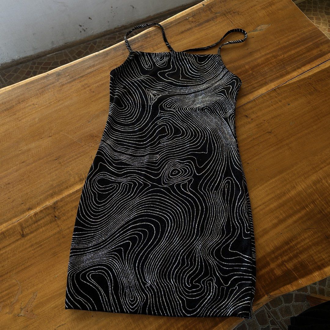 H&M Black Bodycon Dress (Category: Dresses) located in Manila. Submitted by sophics.archive (Listing ID 1430094028, Image 1). Description: •Last price is posted •only used once.