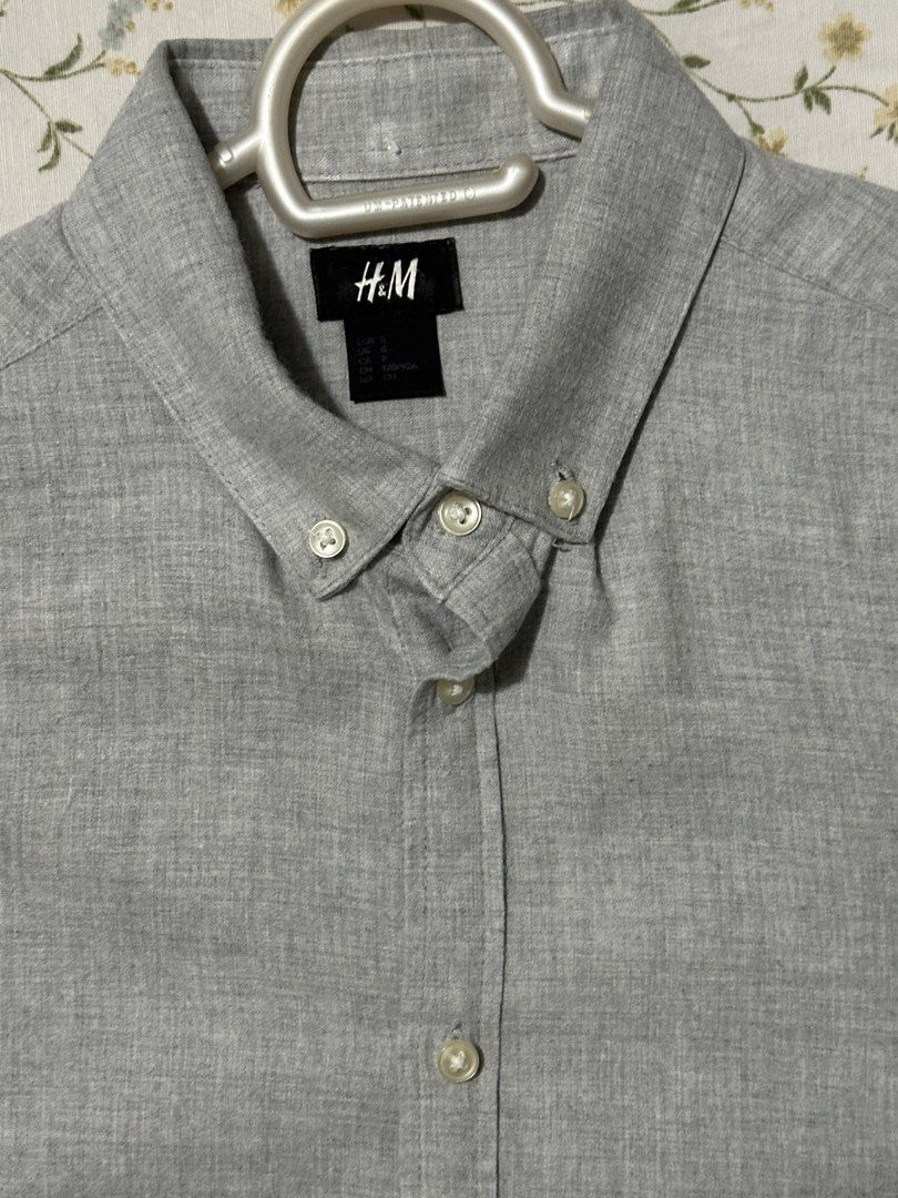 H&M Gray Long Sleeve Shirt (Category: Tshirts & Polo Shirts ) located in Manila. Submitted by p2129_ (Listing ID 1430073845, Image 3). Description: H&M longsleeves grey Small Pit to pit: 19 inches Length: 27.5 inches Buttons are complete #h&m #uniqlo #zara #longsleeves.
