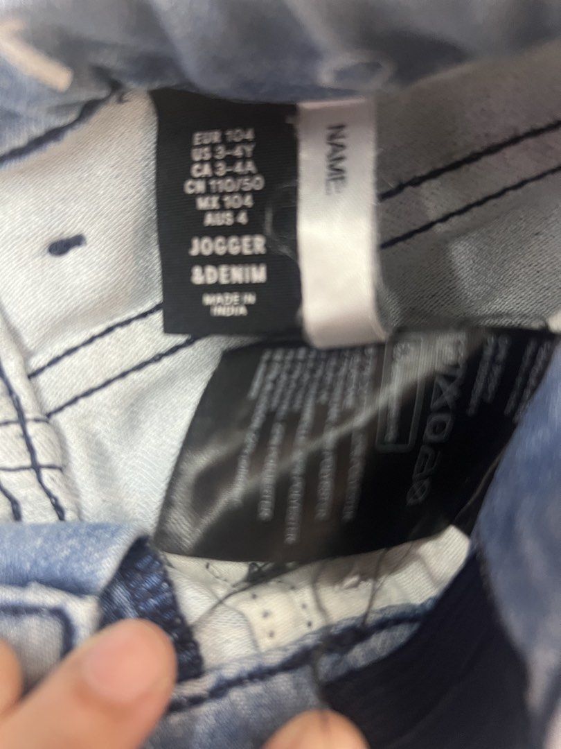 H&M Jogger & Denim Jeans 3-4Y (Category: Babies & Kids Fashion) located in Mandaluyong City. Submitted by one.stopshop (Listing ID 1430116135, Image 3). Description: These H&M Jogger & Denim jeans are perfect for your little one. They feature a light blue wash and a comfortable jogger style. The jeans have a drawstring waist and two back pockets. Made in India. Size is EUR 104, US 3-4Y, CA 3-4A, CN 110/50, MX 104, AUS 4..