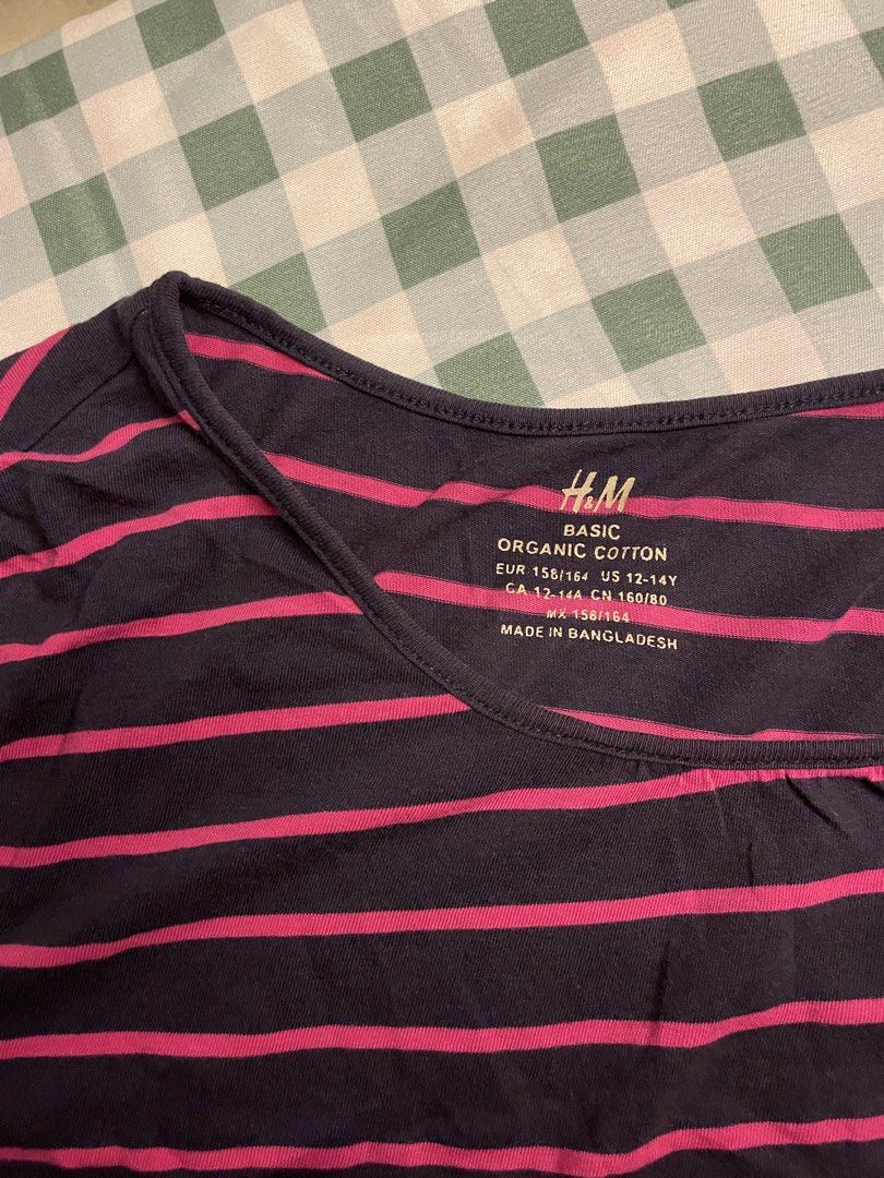 H&M Striped Long Sleeve Top (Category: Longsleeves) located in Cebu City. Submitted by b3nt4.co (Listing ID 1430099906, Image 2). Description: It’s giving alt fashion; Very light and stretchy fabric; can fit from sizes M-XL Super long din ang sleeves niya Can do delivery within Cavite, Laguna, or Metro Manila area.