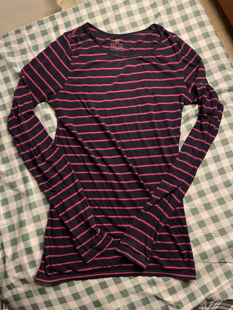 H&M Striped Long Sleeve Top (Category: Longsleeves) located in Cebu City. Submitted by b3nt4.co (Listing ID 1430099906, Image 1). Description: It’s giving alt fashion; Very light and stretchy fabric; can fit from sizes M-XL Super long din ang sleeves niya Can do delivery within Cavite, Laguna, or Metro Manila area.
