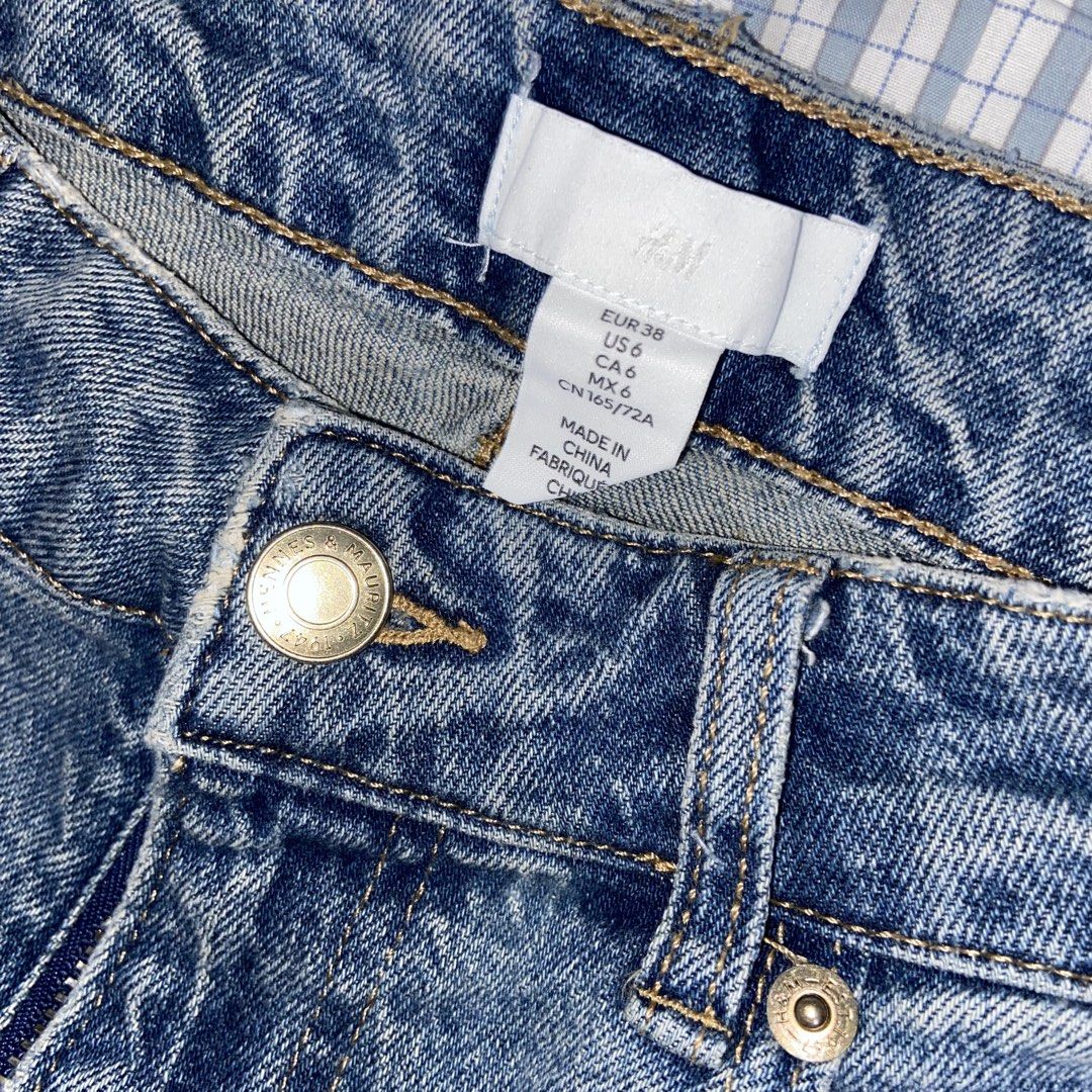H&M Wide Leg Jeans (Category: Jeans) located in Iligan City. Submitted by dddbq (Listing ID 1430196520, Image 3). Description: Baggy pants.