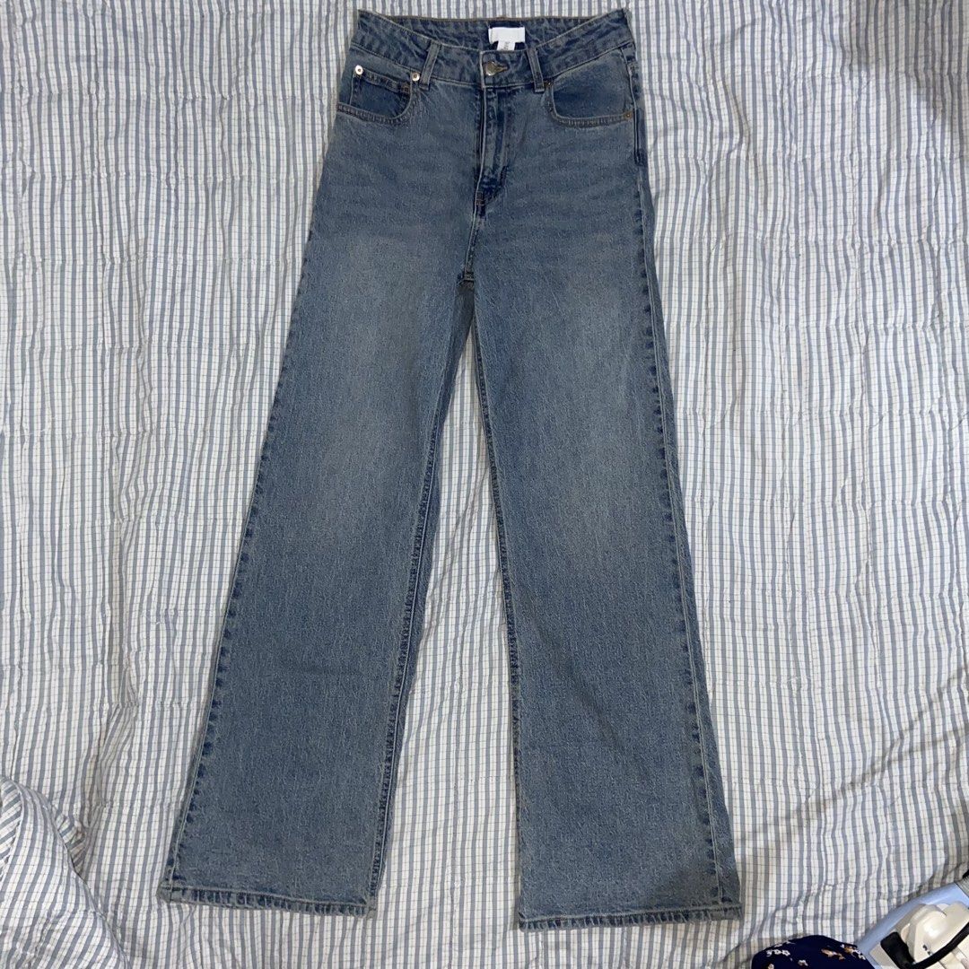 H&M Wide Leg Jeans (Category: Jeans) located in Iligan City. Submitted by dddbq (Listing ID 1430196520, Image 2). Description: Baggy pants.