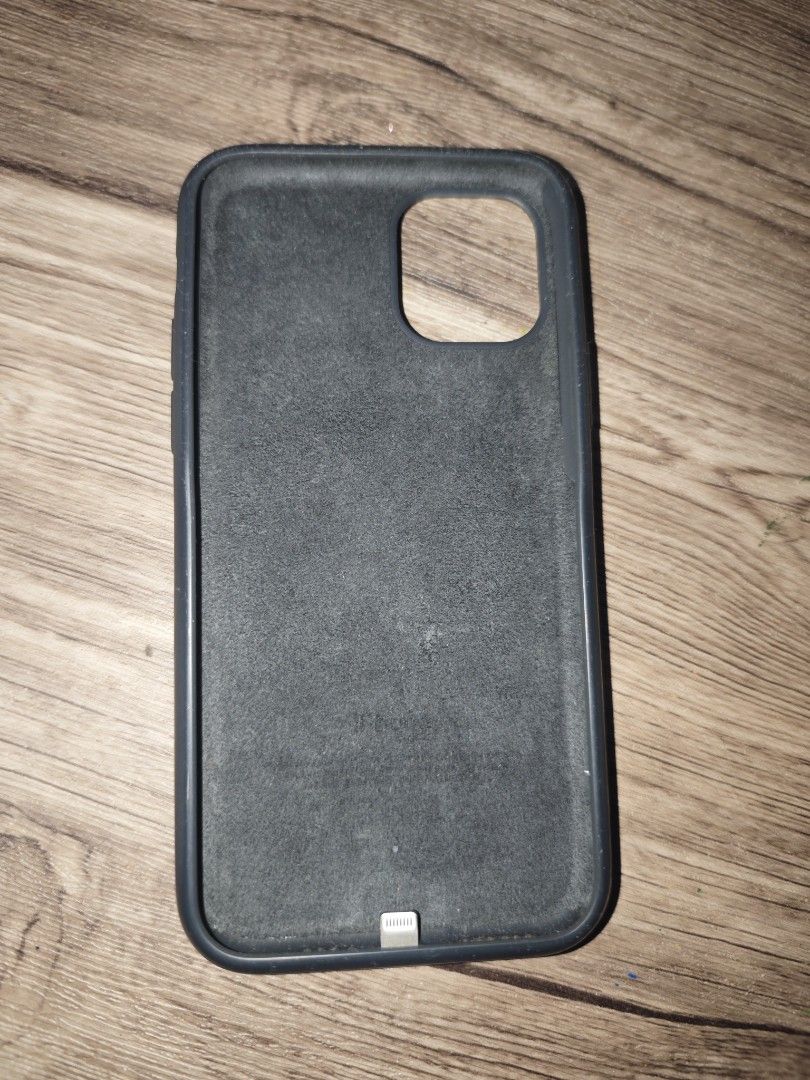 iphone 11 case battery pack (Category: Cases & Sleeves) located in Angeles City. Submitted by lokloklok122409 (Listing ID 1430048497, Image 2). Description: fs: bigay lang and di ako naka ip.