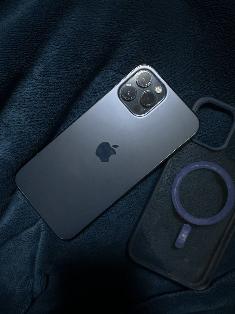 Iphone 12 promax 256 GB (Category: iPhone 12 Series) located in Angeles City. Submitted by meenshopsss (Listing ID 1430169686, Image 1). Description: 256GB iphone 12 pro max Unit only + 1 case No issue 75% battery health Loc: pampanga Rfs: upgrade Lp listed.