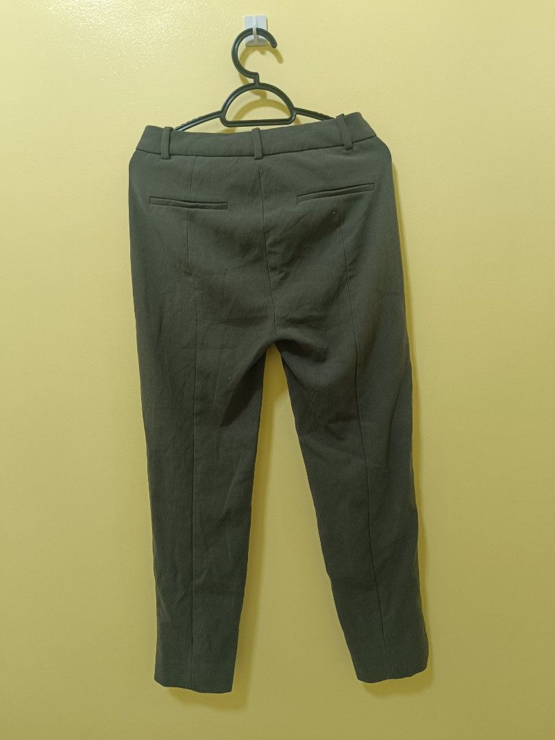 j.crew High-Rise Cameron Pants (Category: Other Bottoms) located in Trece Martires City. Submitted by declutterbyedi (Listing ID 1430038411, Image 3). Description: Stylish J.Crew High-Rise Cameron pants in a versatile color. Features a classic design with a button closure and a tailored fit. The pants have a high-rise waist and a straight leg. Perfect for both casual and formal occasions. Size 2P..