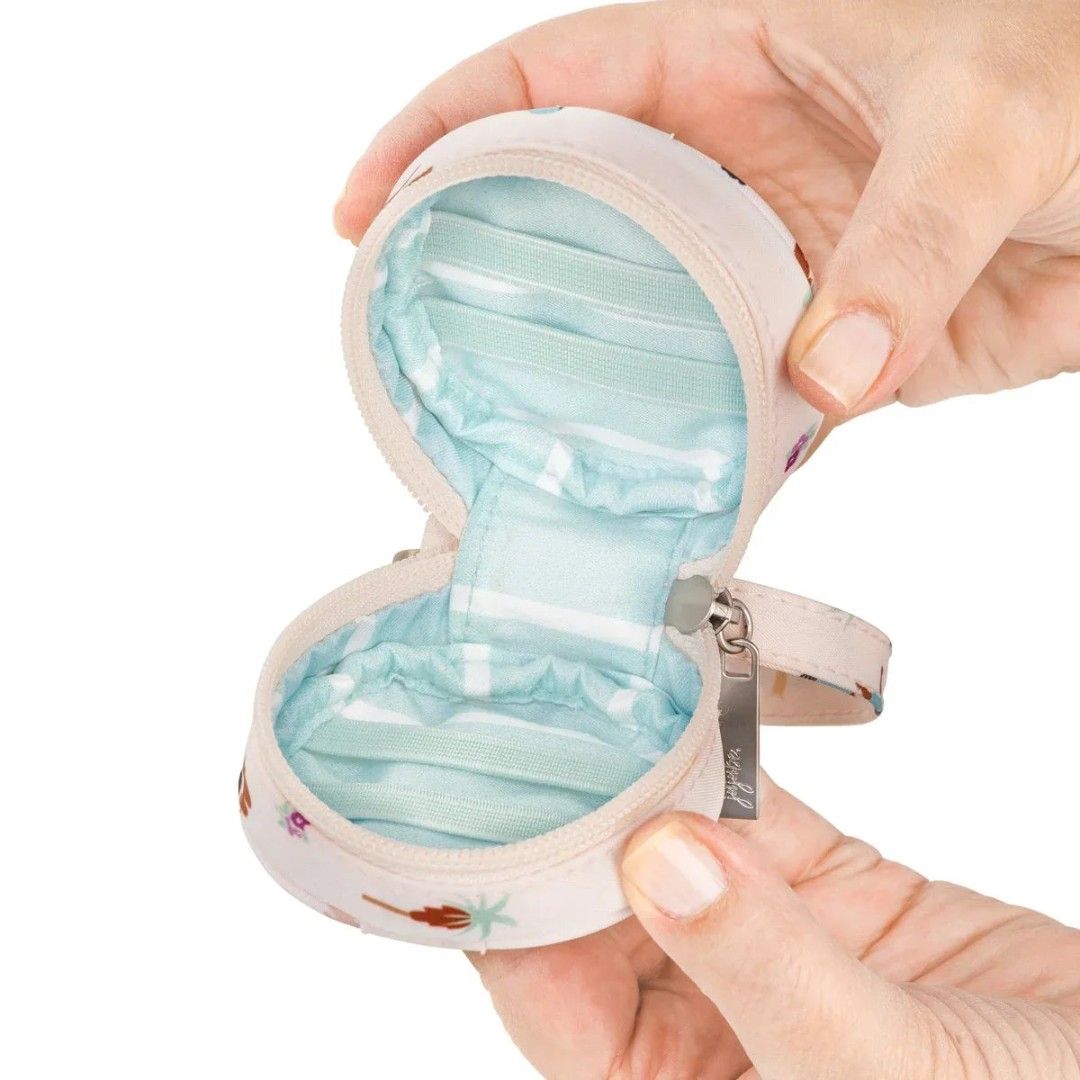 Jujube beach goers pacipod (Category: Other Babies Going Out Needs) located in Pasig City. Submitted by temerity_16 (Listing ID 1430213431, Image 2). Description: Bnwtip.