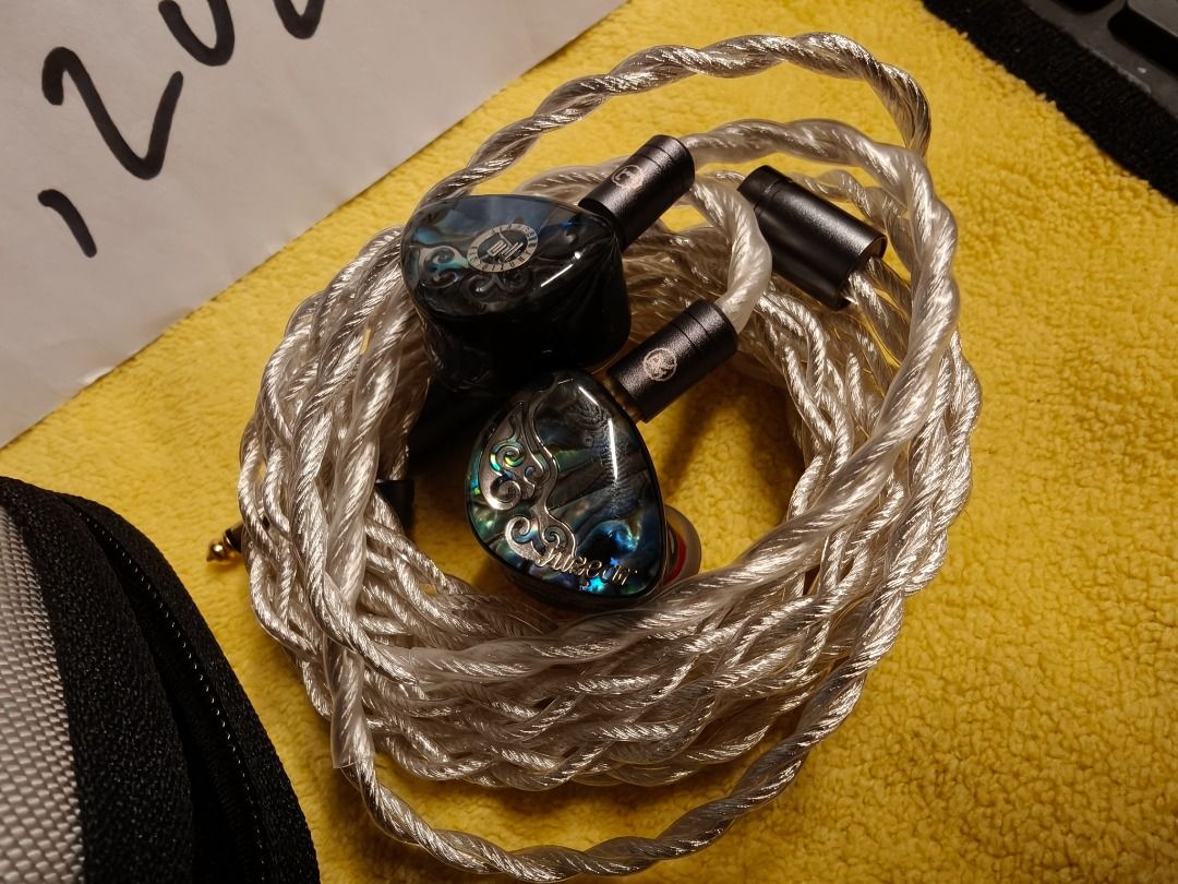 JUZEAR BUTTERFLY 61T IEM (Category: Earphones) located in Imus. Submitted by gadgetphoenix (Listing ID 1430197013, Image 3). Description: JUZEAR BUTTERFLY 61T SELLING PRICE: 9,999 PHP Condition & Quality: Condition: Excellent (99% smooth). Usage: Used strictly indoors only; handled with care. Physical State: No dents, no scratches, and no cracks. History: Purchased January 6, 2026. Functionality: 100% working with no issues whatsoever The Full Pa