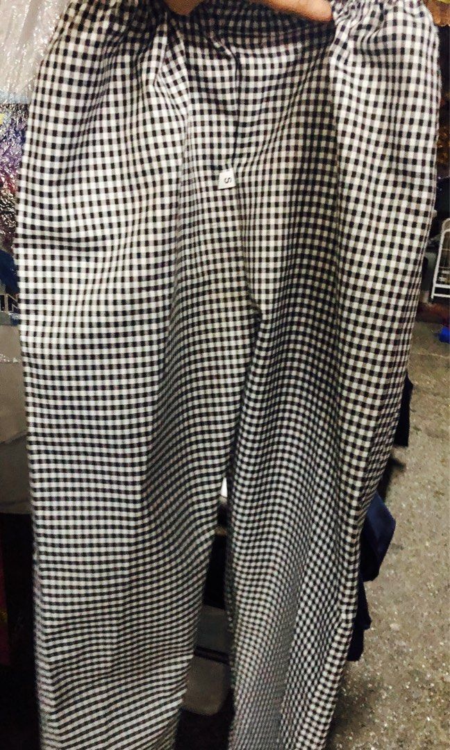 Kids Chef Uniform (Category: Babies & Kids Fashion) located in Mandaluyong City. Submitted by jennyitems (Listing ID 1430210737, Image 3). Description: 👩🏻‍🍳 White chef uniform for kids. 🧑‍🍳 It features a black collar and black buttons. 👨‍🍳 The uniform includes a jacket and checkered pants. 👫 It is suitable for kids who love to cook or for costume parties. 🍳 Chef Costume • Top Only 900 • Pants 800 • Set 1,650.
