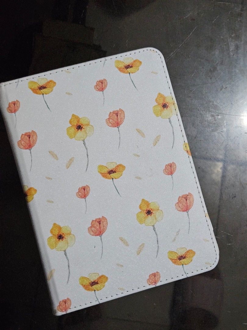 Kindle Paperwhite Case (Category: Cases & Sleeves) located in Quezon City. Submitted by bearsnow (Listing ID 1430036458, Image 2). Description: For Kindle Paperwhite 2024/2021 7" / 6.8" Ordered the wrong model so it doesn’t fit my Kindle. Feel free to message me if you’re interested. 😊.