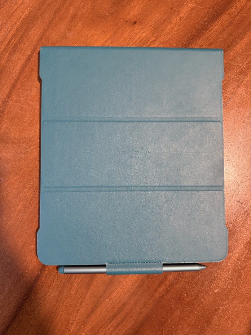 Kindle Scribe Jade 64 gb with Pencil & Original Case (Category: E-Readers) located in Manila. Submitted by nadav_84 (Listing ID 1430183088, Image 2). Description: Got this in New York and only used it twice or thrice after opening. Left the box in the US. I switched to Colorsoft. I find this too big for me..
