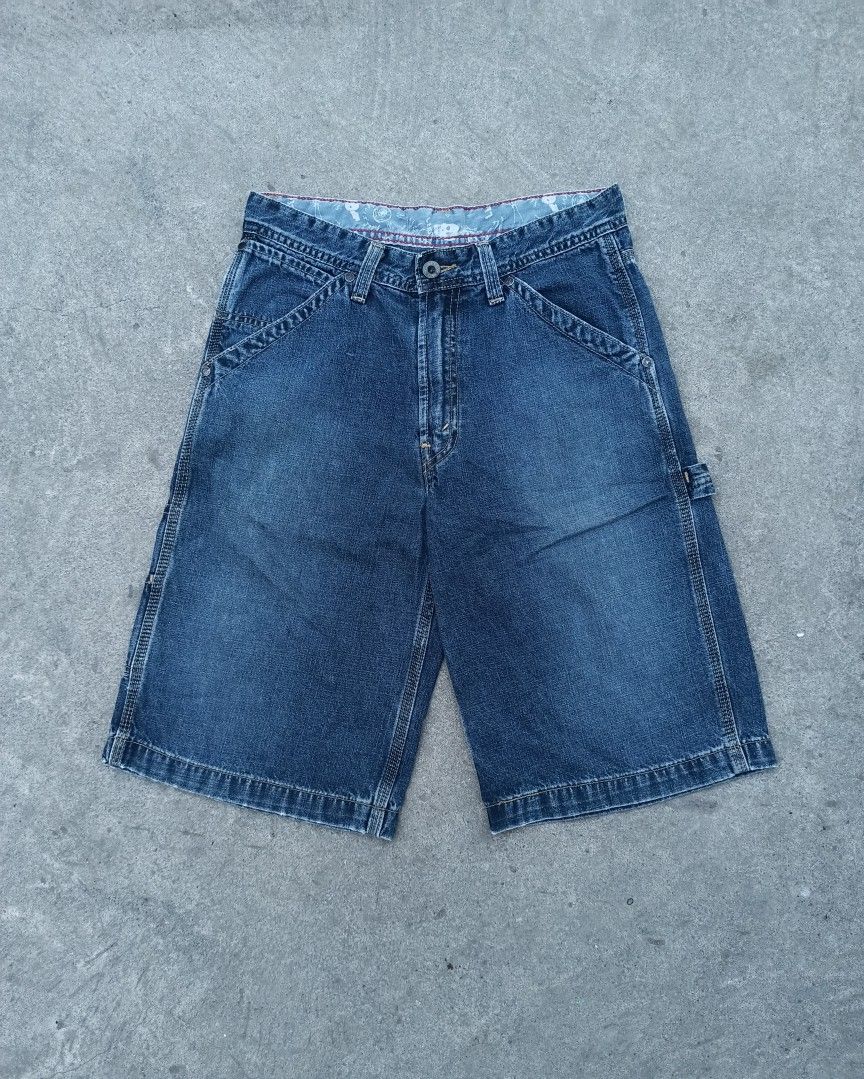 Levi's Denim Carpenter Shorts (Category: Shorts) located in Libmanan. Submitted by dionela21 (Listing ID 1430027910, Image 2). Description: Vintage Y2K Levi's Carpenter Jorts Size 28 to 29 Length: 22" Leg Opening: 10.5" Excellent Condition Minimal Stain (needs wash only) Mine: 🏷️550 only ✅ + shipping fee Location: CAMARINES SUR, LUZON 📌.