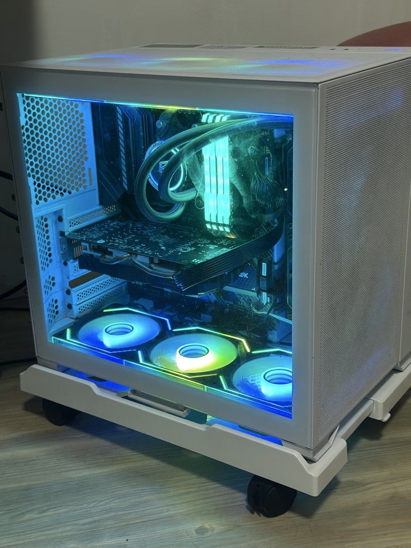 Lian Li O11 air mini CPU CASE (Category: Desktops) located in Rodriguez. Submitted by josephada (Listing ID 1430208247, Image 2). Description: 💸 ₱4,600 Selling my Lian Li O11 Air Mini, used but still in very good condition and well kept. With original box. Magandang option ito for anyone looking for a clean and premium looking case for a gaming setup or workstation build. 📍 Meet up: Parang, Marikina 📦 Shipping: Available, buyer shoulders fee �