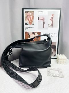 (Category: ) located in . Submitted by jscollectionbags (Listing ID 1430135873, Image 1). Description: .