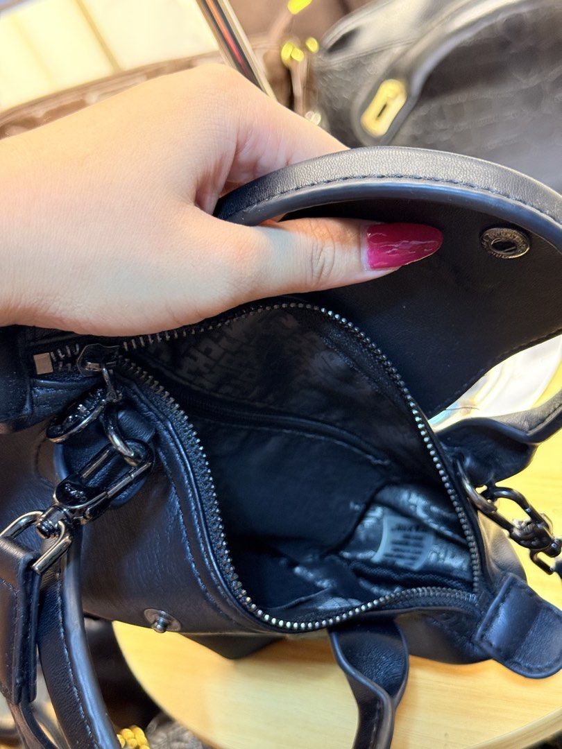 Longchamp Le Pliage Cuir Mini Bag (Category: Luxury Bags & Wallets) located in Manila. Submitted by prince051097 (Listing ID 1430106241, Image 2). Description: No issue.