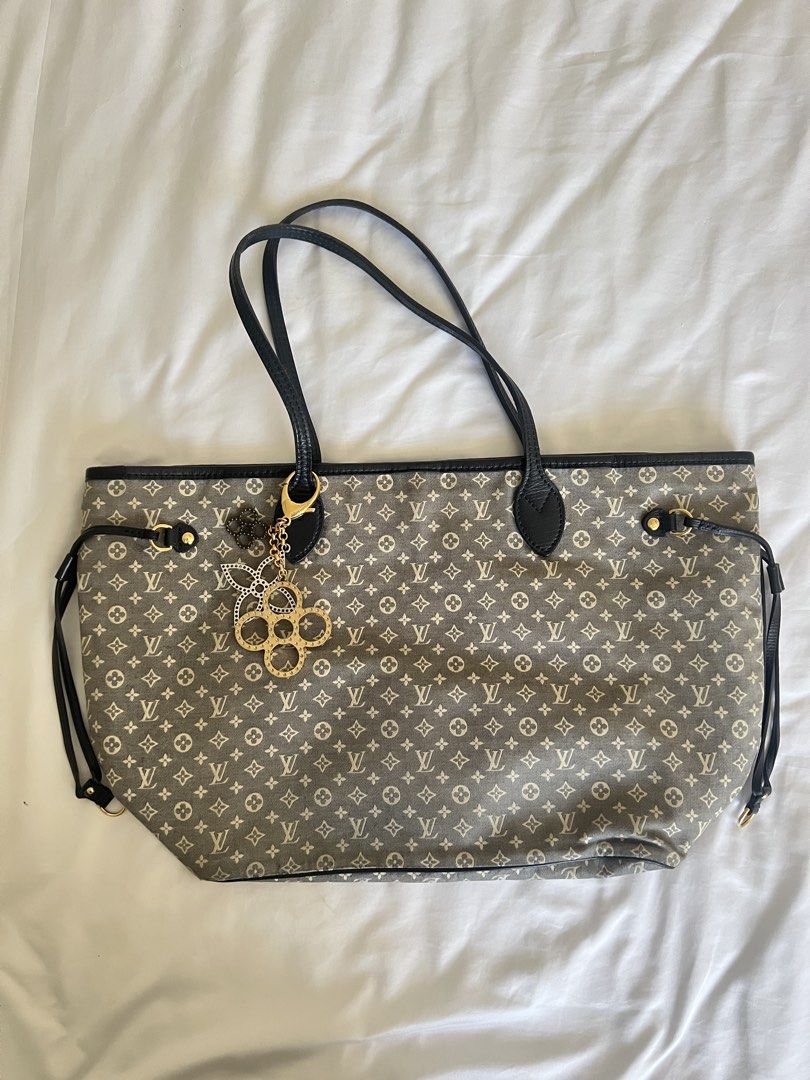 Louis Vuitton Monogram Idylle Neverfull MM (Category: Luxury Bags & Wallets) located in Quezon City. Submitted by goldenfinds.ph (Listing ID 1430104498, Image 1). Description: Louis Vuitton Monogram Idylle Neverfull MM with free bag charm and original dust bag Lightly used, personal preloved No major flaws Negotiable for sure buyers Pm for more pictures .