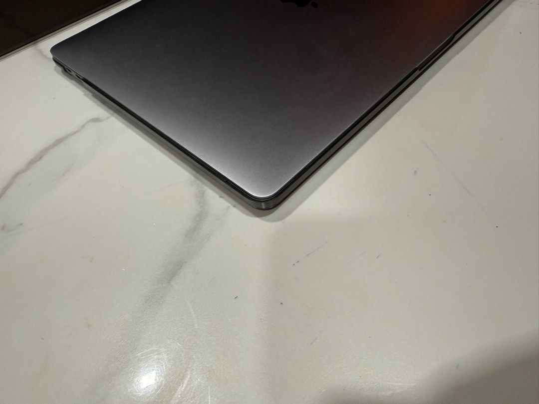 MacBook Pro 16-inch (2019)420611371870474247