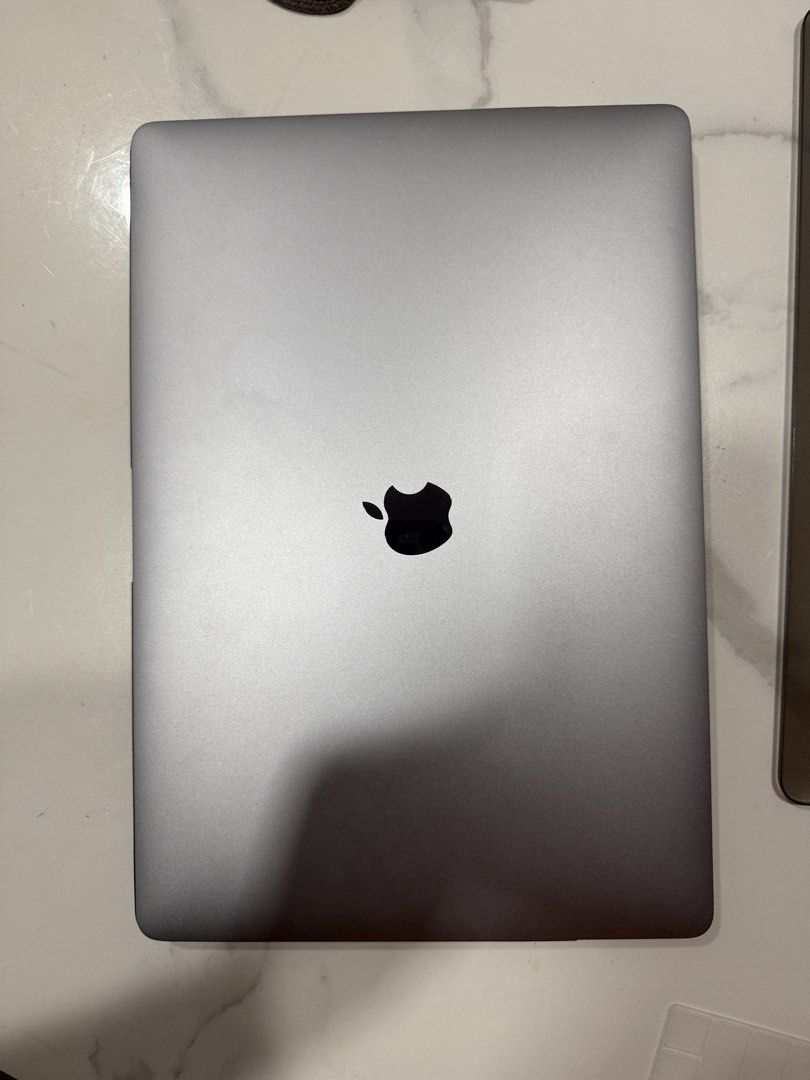 MacBook Pro 16-inch (2019)420611371870474240