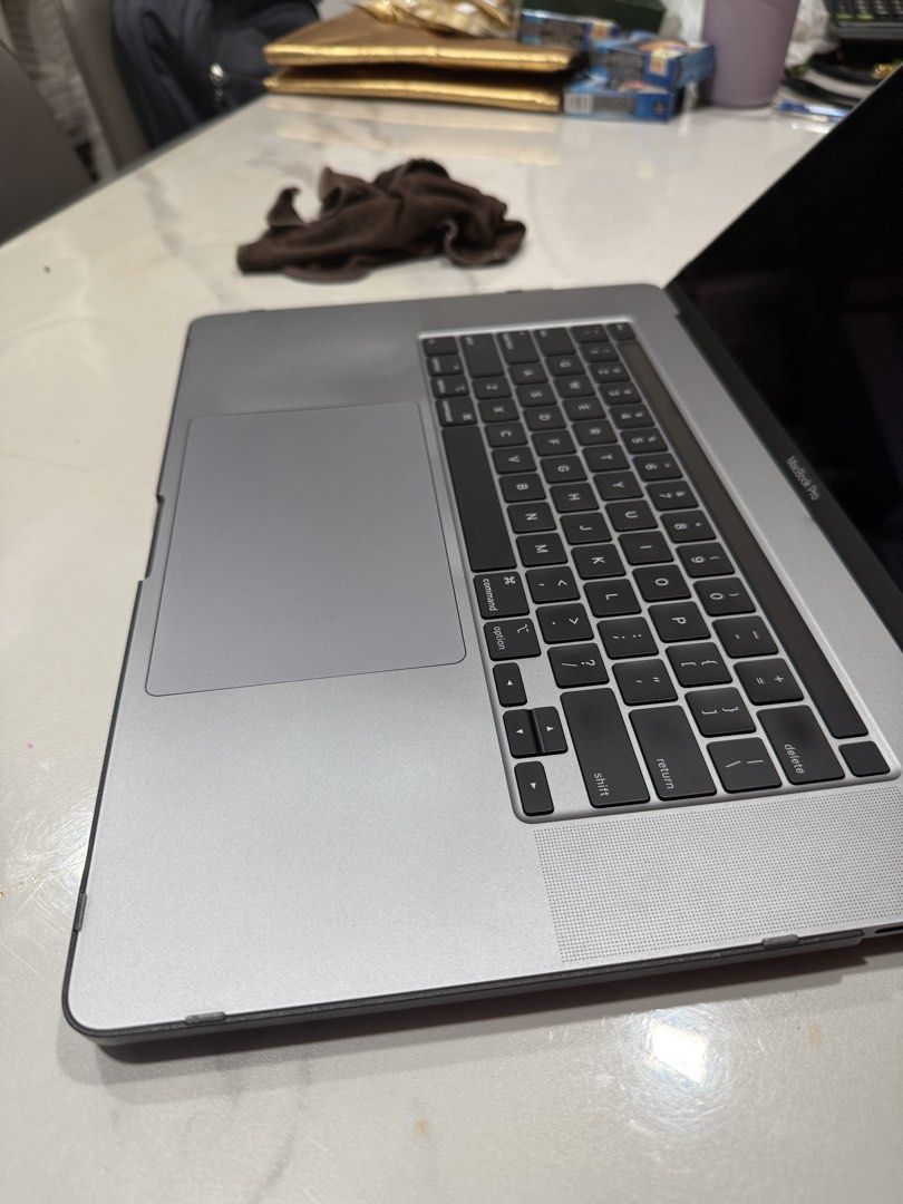 MacBook Pro 16-inch (2019)420611371870474245