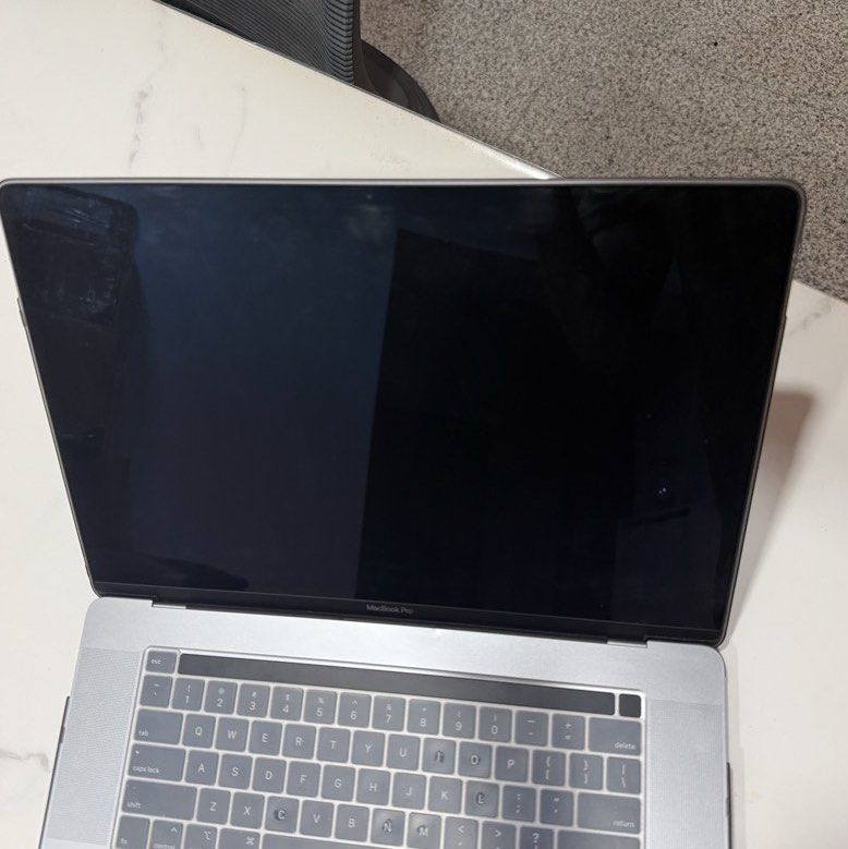 MacBook Pro 16-inch (2019)420611371870474244