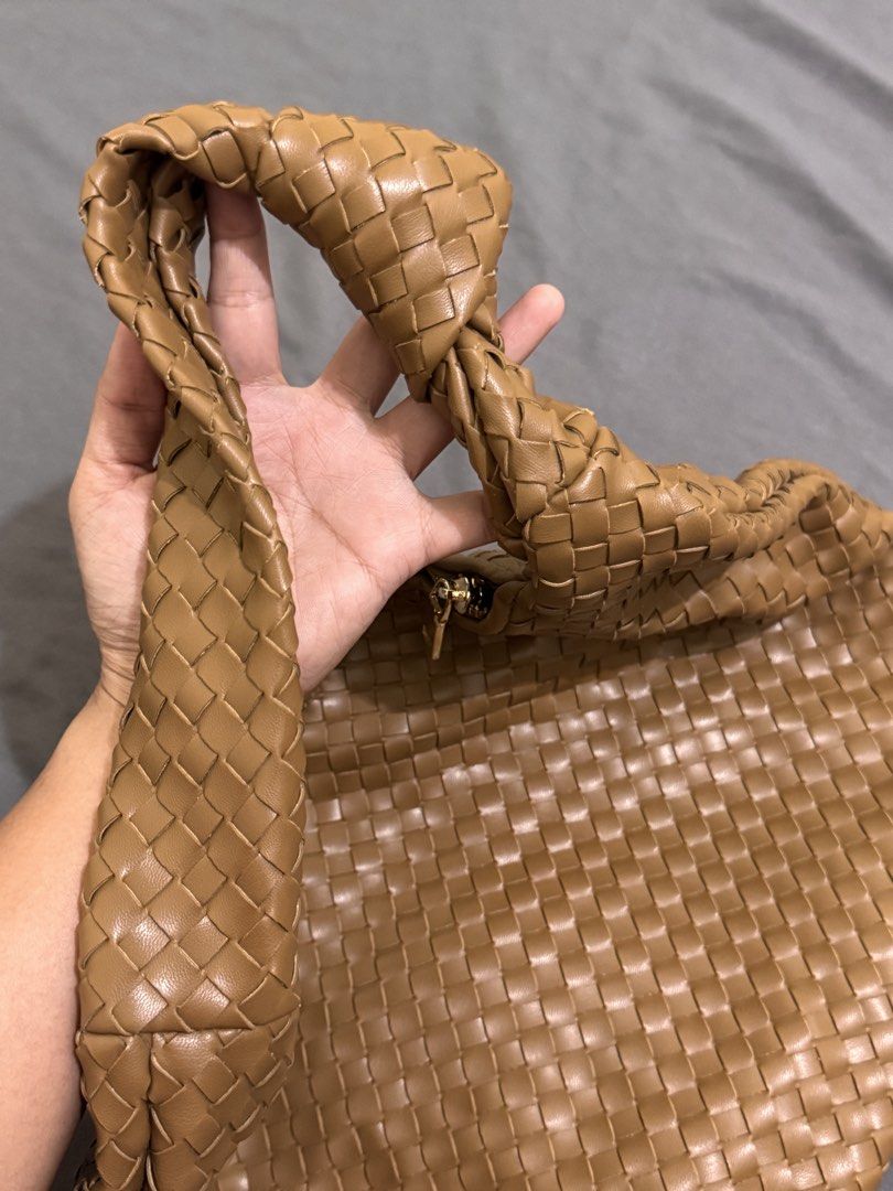 Melie Bianco Woven Handbag (Category: Shoulder Bags) located in Manila. Submitted by mikmmmmik (Listing ID 1430052520, Image 2). Description: ₱2,000 negotiable.
