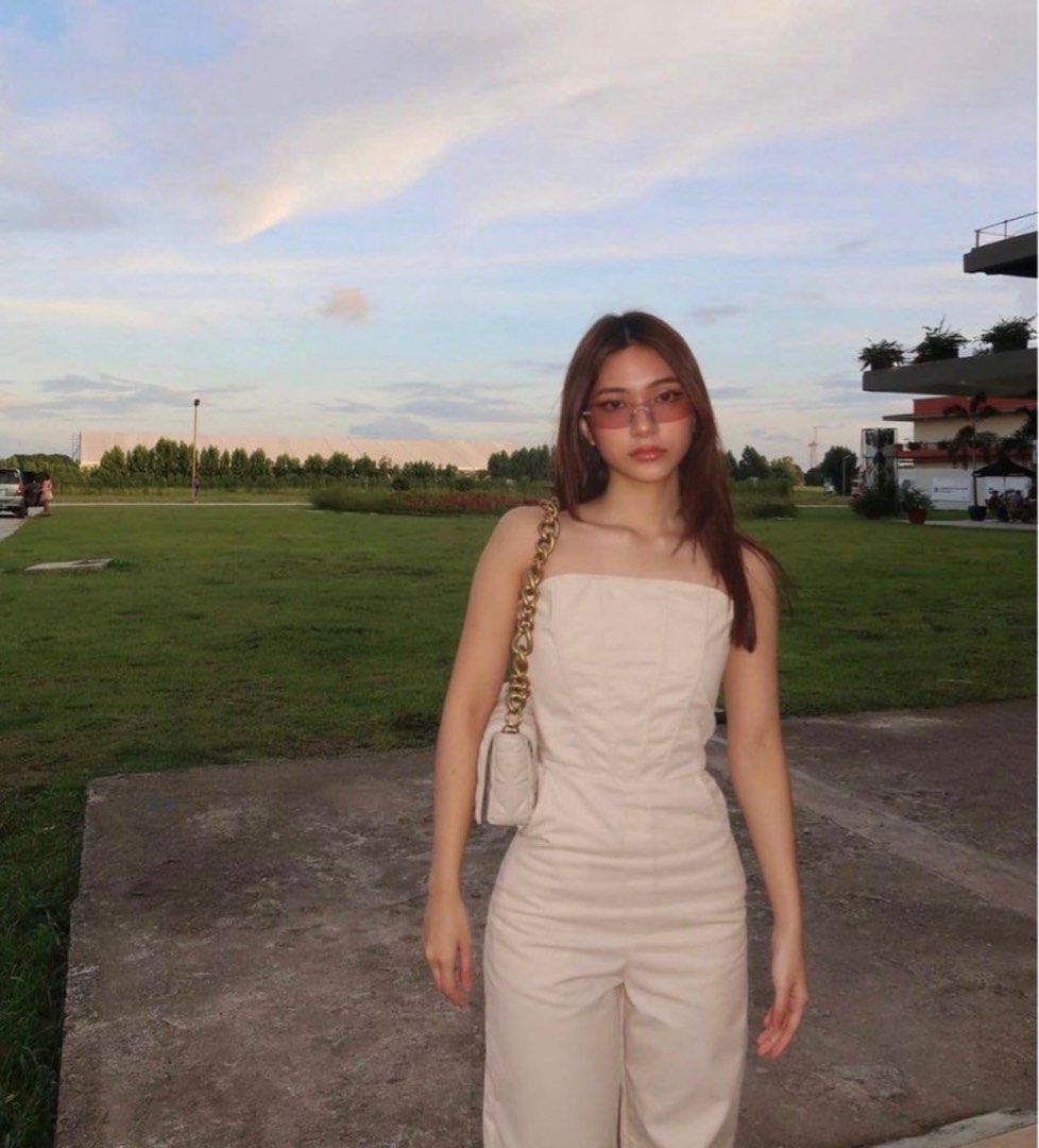 Miu the label campbell jumpsuit (Category: Jumpsuits) located in Mandaluyong City. Submitted by efril.pecson (Listing ID 1430072706, Image 1). Description: - Miu the Label Campbell Jumpsuit - Size: M - Elegant and flattering design - Ready to wear.