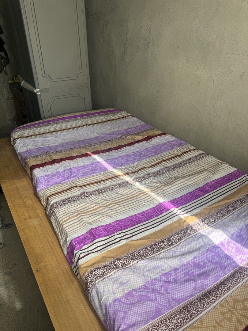 [Negotiable] Single Bed with Mattress (Category: Bed Frames & Mattresses) located in Caloocan City. Submitted by boneezytates (Listing ID 1430095598, Image 2). Description: Posting for my tita. Single bed 75h x 37l x 3w With free one bedsheet and one pillow case Negotiable. Free delivery within La Paz, Tarlac. Pick up: La Paz, Tarlac..