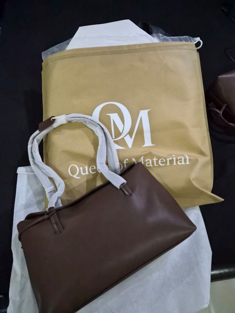 Niki (Medium) (Category: Shoulder Bags) located in Las Pinas. Submitted by ktcuartina (Listing ID 1430042517, Image 2). Description: too big for me. still comes with the original packaging. calfskin leather. magnetic closure. kasya long folder and tablet. .