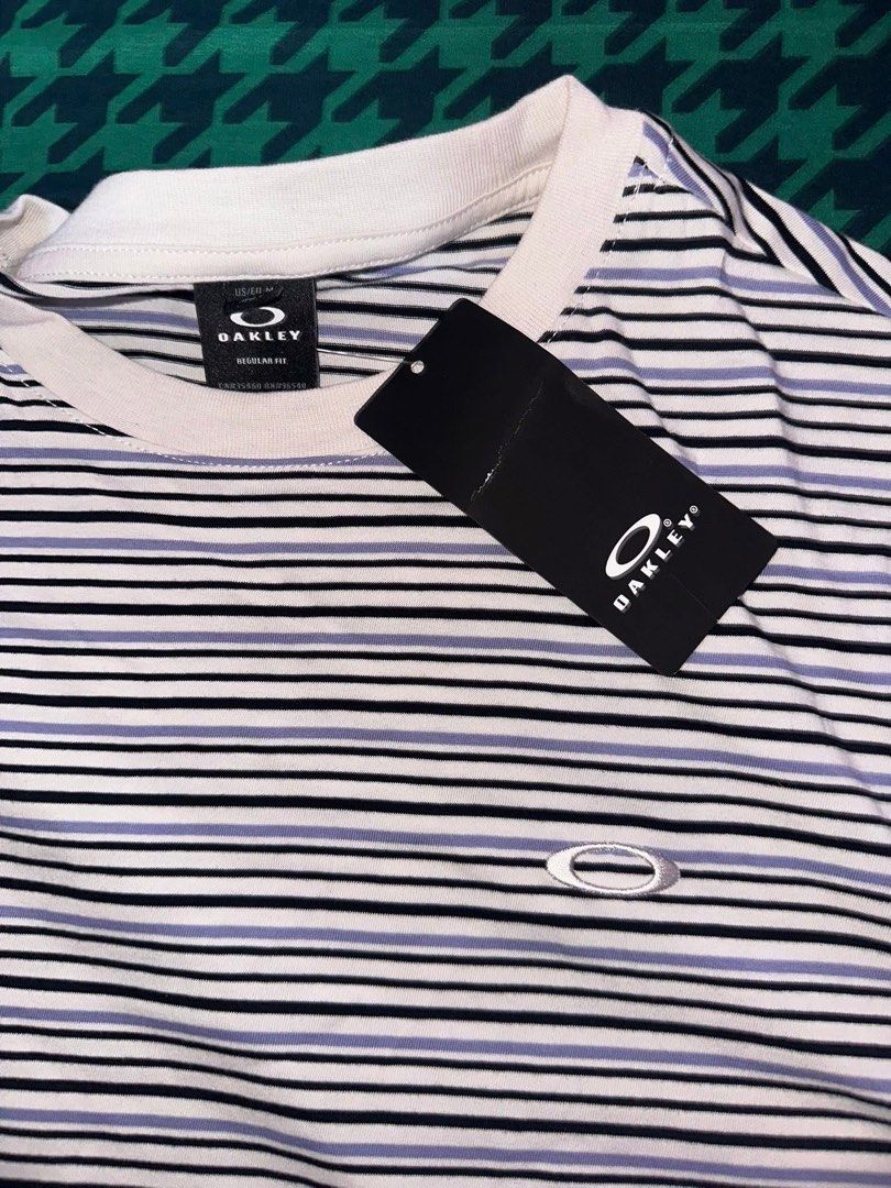 Oakley Striped Men's T-shirt (Category: Tshirts & Polo Shirts ) located in Batangas. Submitted by oscrim (Listing ID 1430161380, Image 1). Description: Oakley stripe design brandnew Fit large Dimes 22x29 850 na lang .