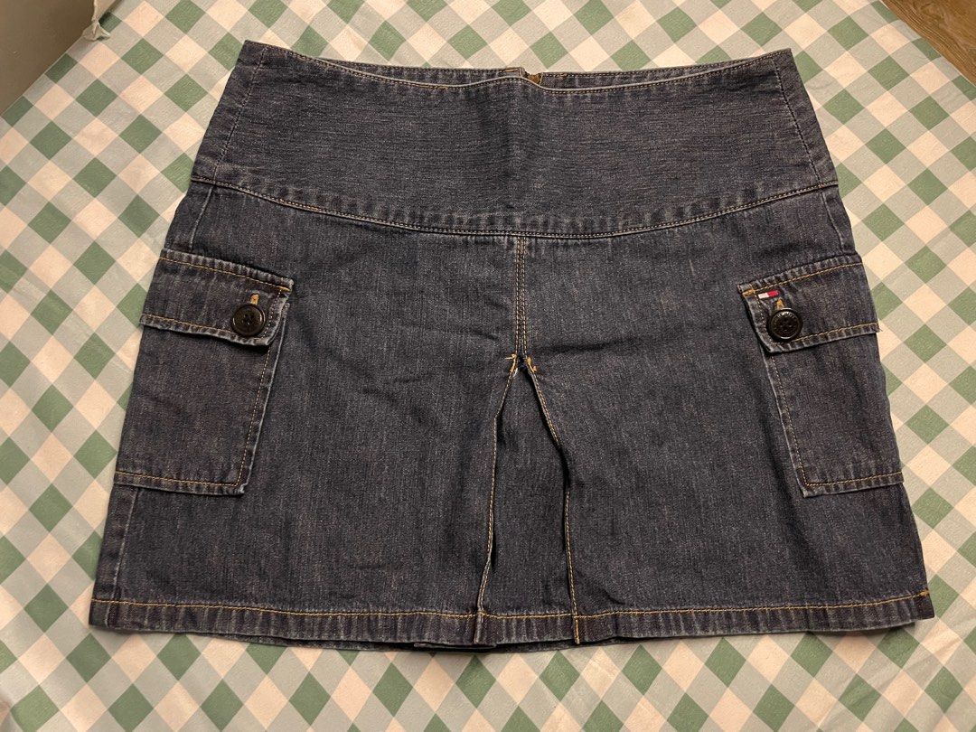 Original Tommy Hilfiger Mini Skirt (Category: Skirts) located in Cebu City. Submitted by b3nt4.co (Listing ID 1430096967, Image 1). Description: Good for waistline up to 28in PM for more details Can do delivery naman within Cavite, Laguna, or Metro Manila area.