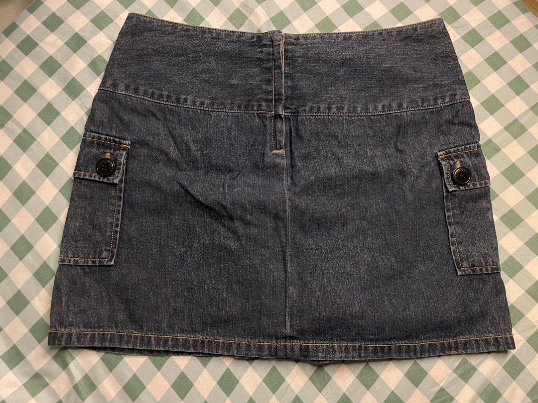 Original Tommy Hilfiger Mini Skirt (Category: Skirts) located in Cebu City. Submitted by b3nt4.co (Listing ID 1430096967, Image 2). Description: Good for waistline up to 28in PM for more details Can do delivery naman within Cavite, Laguna, or Metro Manila area.