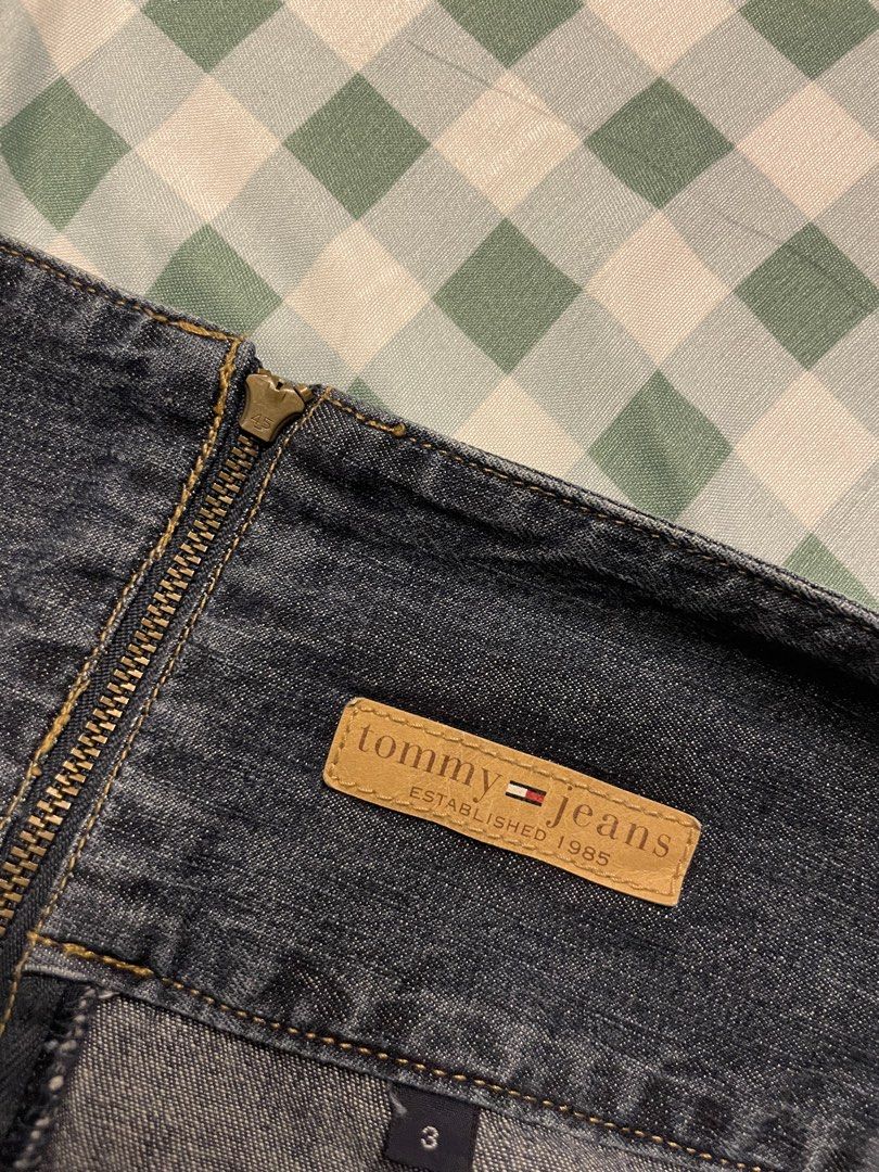Original Tommy Hilfiger Mini Skirt (Category: Skirts) located in Cebu City. Submitted by b3nt4.co (Listing ID 1430096967, Image 3). Description: Good for waistline up to 28in PM for more details Can do delivery naman within Cavite, Laguna, or Metro Manila area.