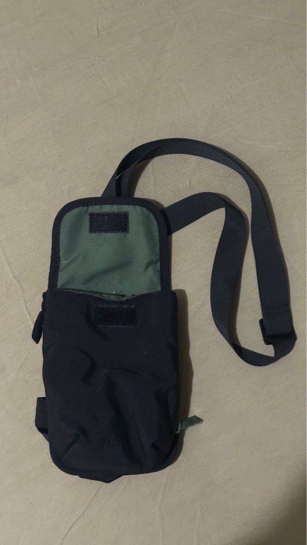 Paper Bunny Bottle Buddy in Ink (Category: Cross-body Bags) located in Makati City. Submitted by glonoche (Listing ID 1430149364, Image 2). Description: Used only once. Bought directly from PH website Rfs: decluttering bags i don’t use na.