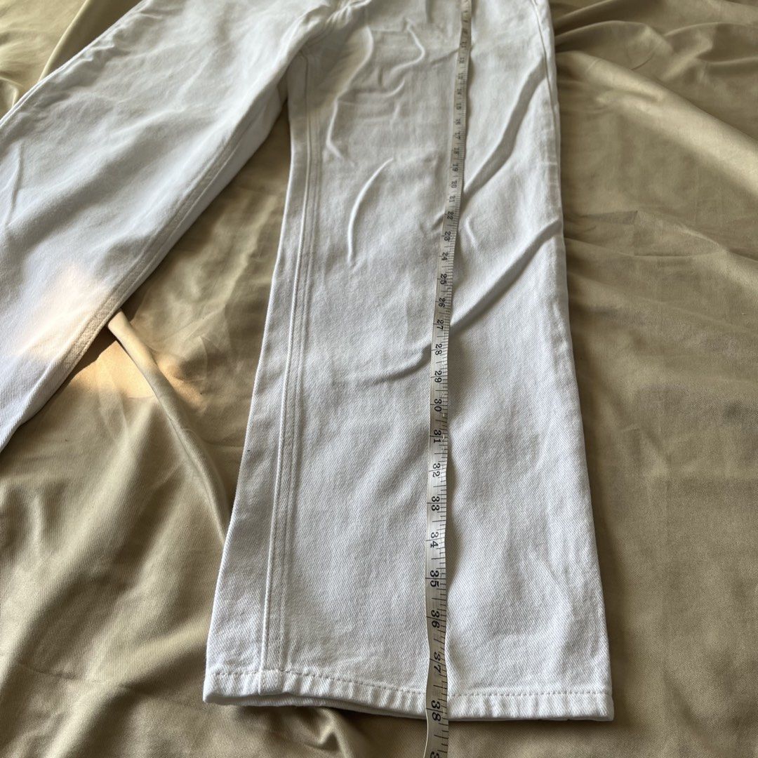 Penshoppe White Jeans straight pants (Category: Jeans) located in San Juan City. Submitted by 1104basics (Listing ID 1430070184, Image 3). Description: White jeans from Penshoppe, size S. Features a button closure and pockets. The jeans have a straight leg fit. There are some minor stains on the jeans see last 2 photos (not noticeable so tiny) Fits size 26-28 Straight cut .