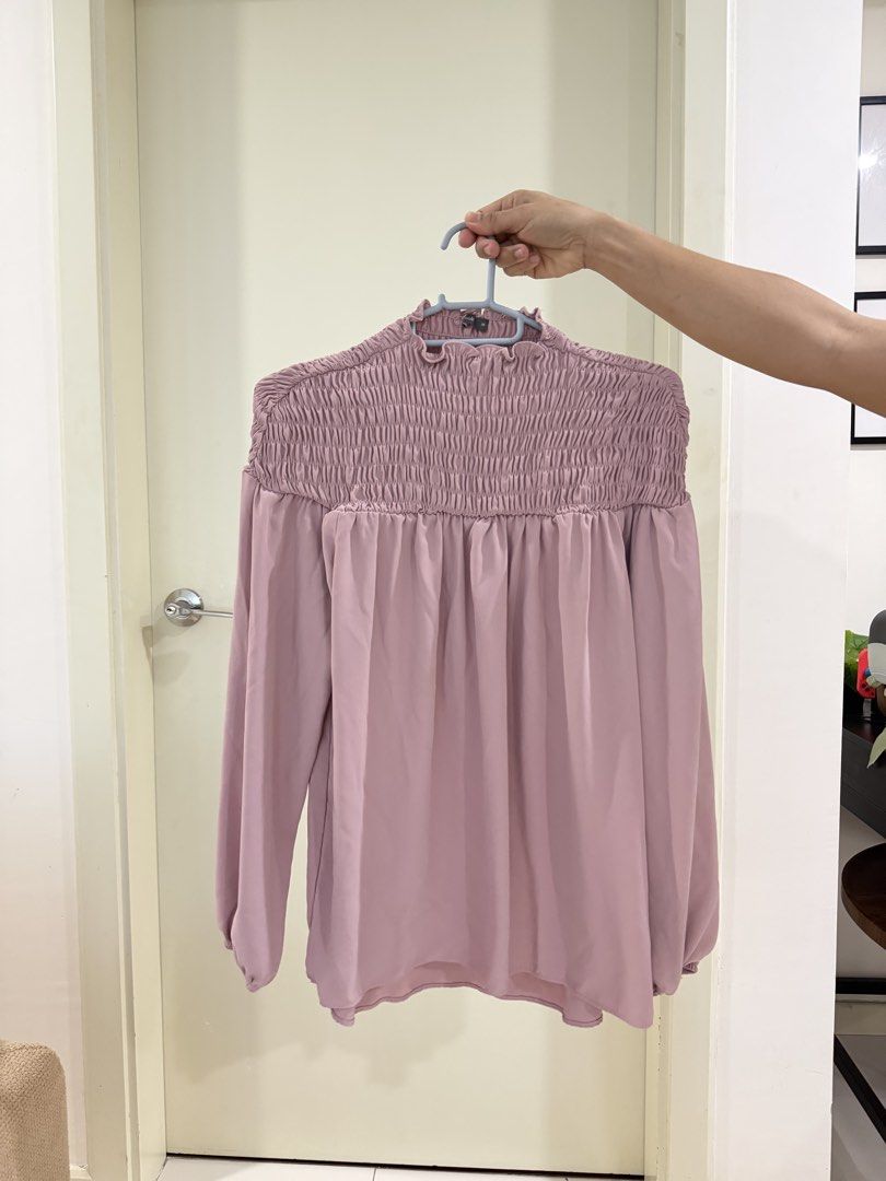 Poplook Top (Category: Blouses) located in Johor Bahru. Submitted by onlygoodstuff_n (Listing ID 1430079110, Image 1). Description: Jarang pakai so nak let go. Size XS. .