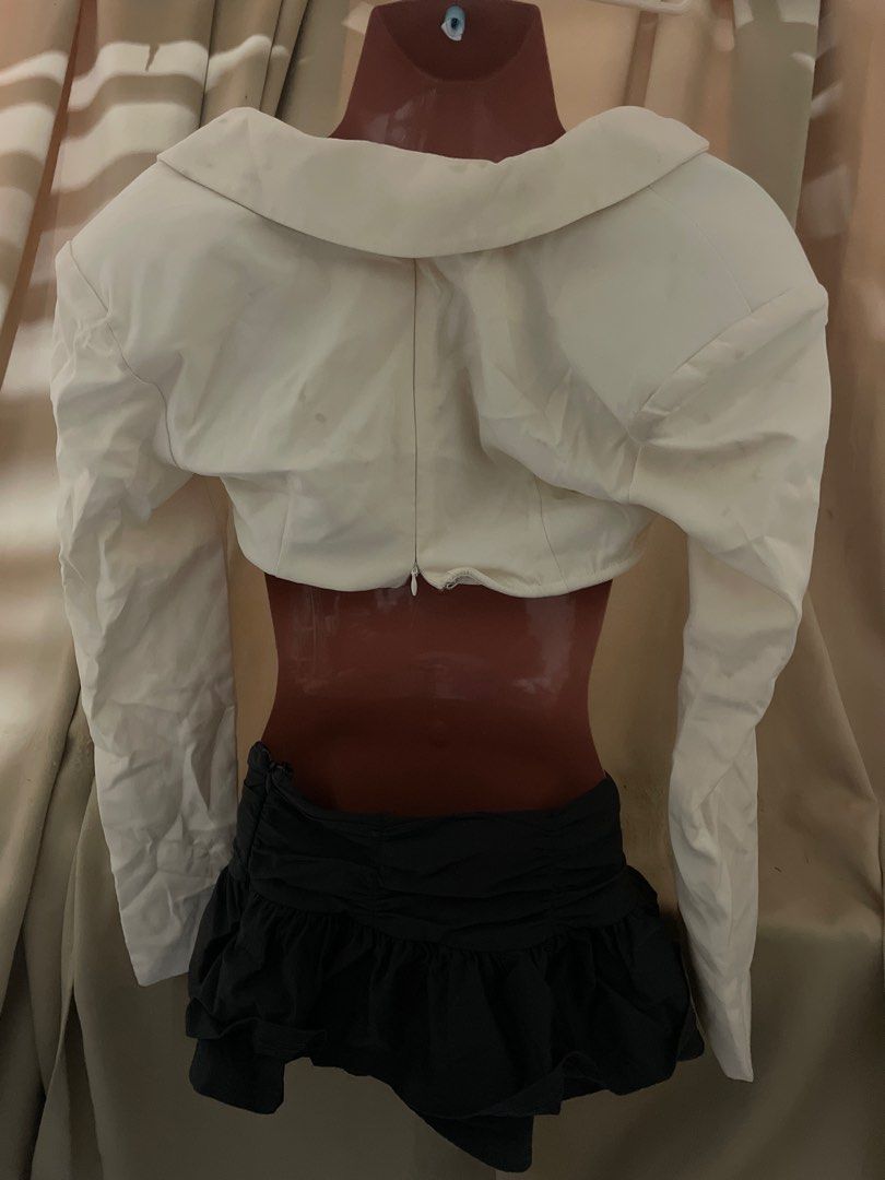 Pretty little things blazer corset top (Category: Coats, Jackets and Outerwear) located in Dinalupihan. Submitted by closetbymint (Listing ID 1430049176, Image 2). Description: Sale sale sale No when worn No low balling No rush shipping .
