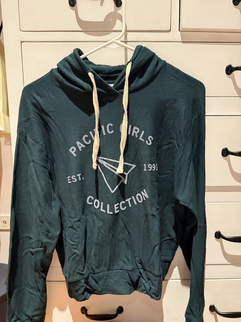Pull&Bear Green Pacific Girls Hoodie (Category: Coats, Jackets and Outerwear) located in Mandaluyong City. Submitted by msgz08 (Listing ID 1430200182, Image 1). Description: .