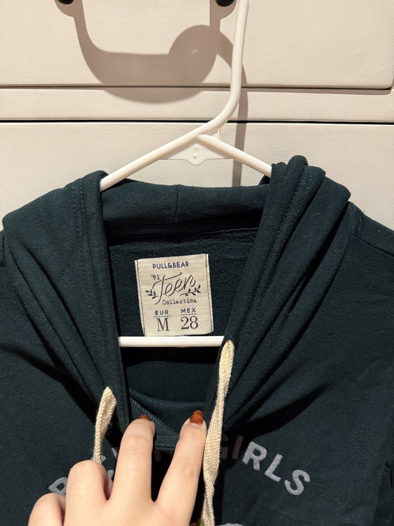 Pull&Bear Green Pacific Girls Hoodie (Category: Coats, Jackets and Outerwear) located in Mandaluyong City. Submitted by msgz08 (Listing ID 1430200182, Image 2). Description: .